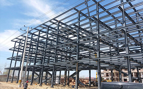 临洮临洮钢结构厂房屋面选材指南：确保性能与经济性的完美结合